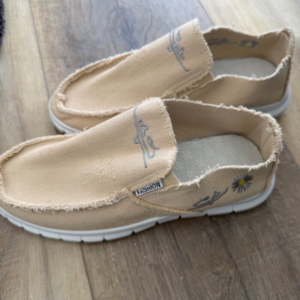 NEW Canvas Fashion Cream Slip On Casual Women Shoes